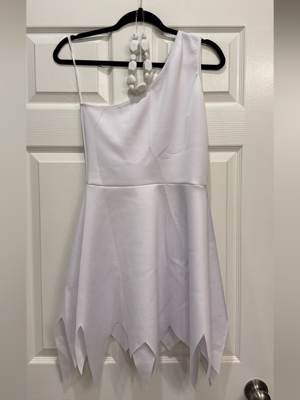 The Flintstones Wilma Women’s M dress and necklace